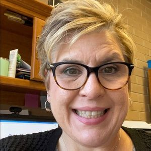 Meet your Posher, April